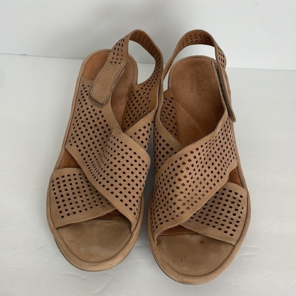 Clarks Artisan Women’s Reedly Variel Nubuck Wedge Sandals Sand 9 - Picture 2 of 6